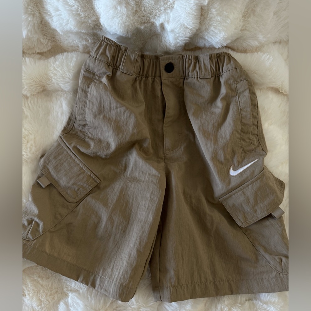 Nike Tan Cargo Shorts Youth Medium